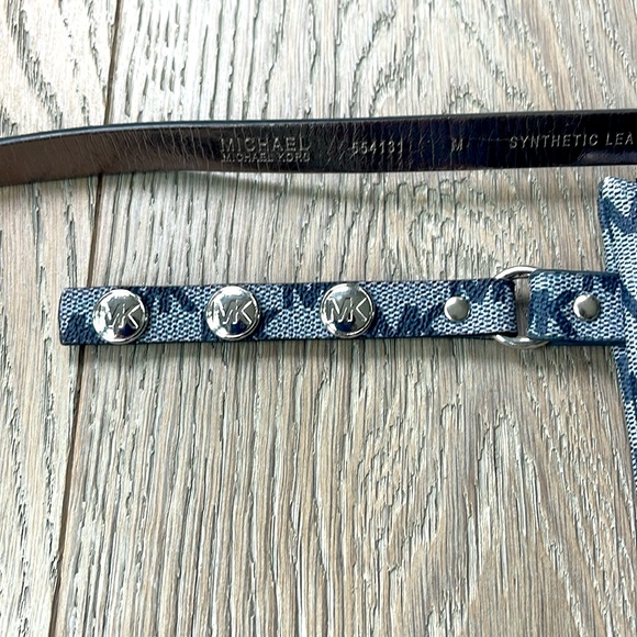 Belt Bag Michael Kors Blue w/ Silver Signature Logo Fanny Pack Size 8.25”x5.25” - Picture 8 of 10
